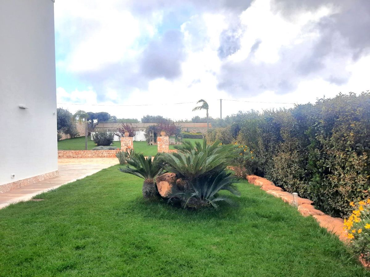 Villa (zona residenziale) di  8 vani /220 mq  a Polignano a Mare