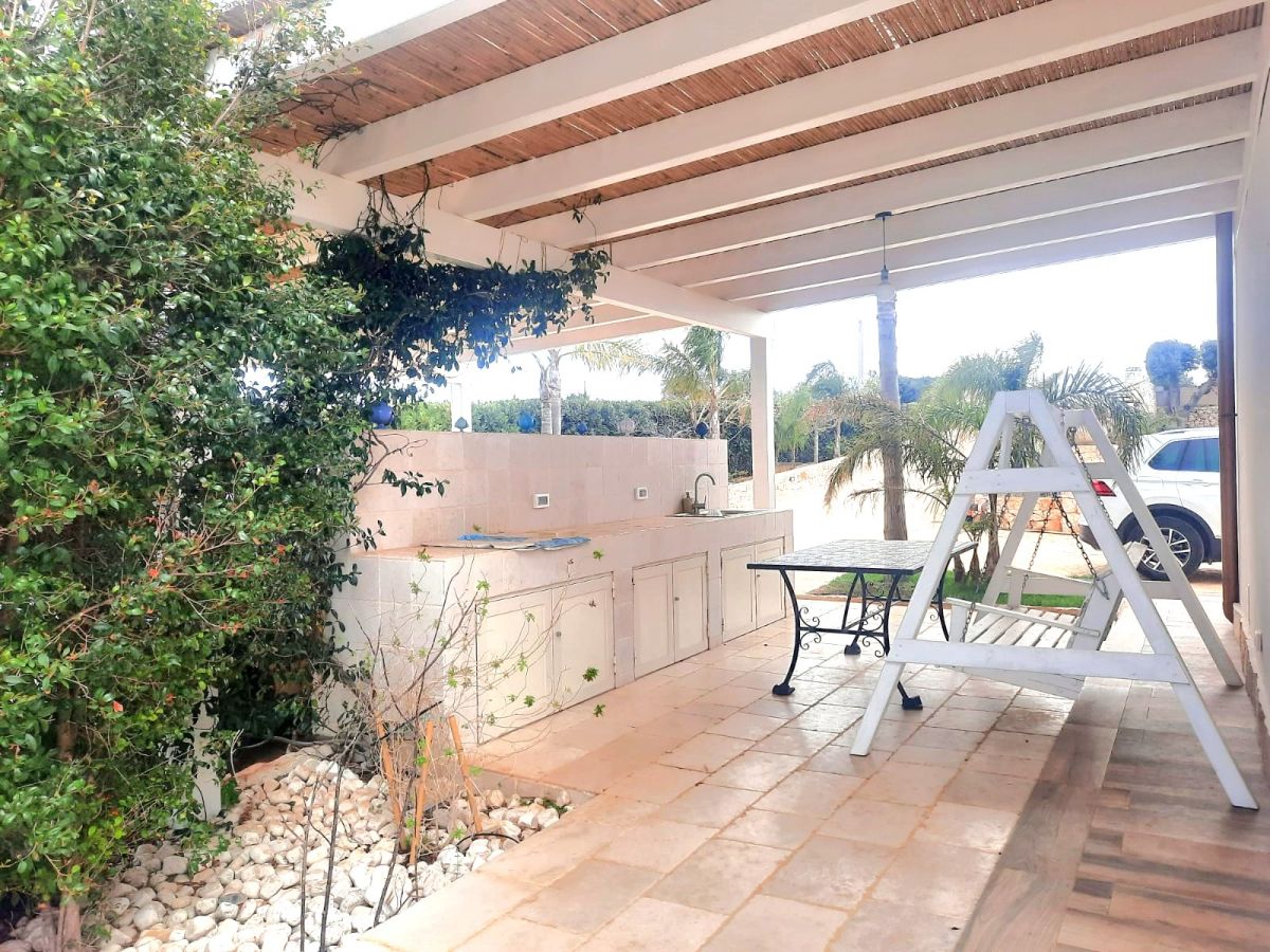 Villa (zona residenziale) di  8 vani /220 mq  a Polignano a Mare