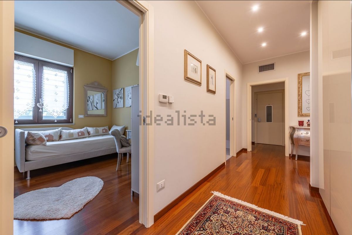 Villa (zona residenziale) di  10 vani /743 mq  a Trani (zona Capirro)