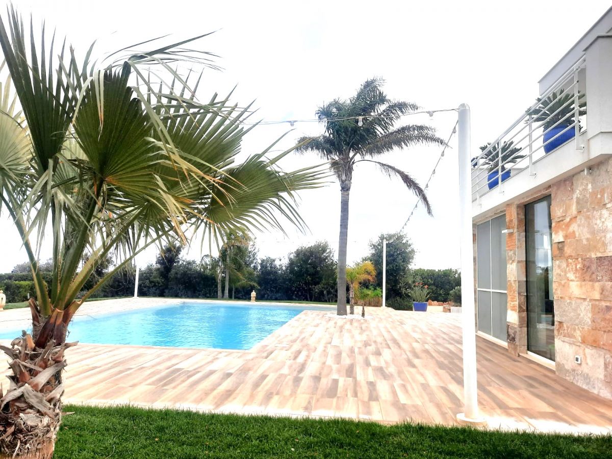 Villa (zona residenziale) di  8 vani /220 mq  a Polignano a Mare