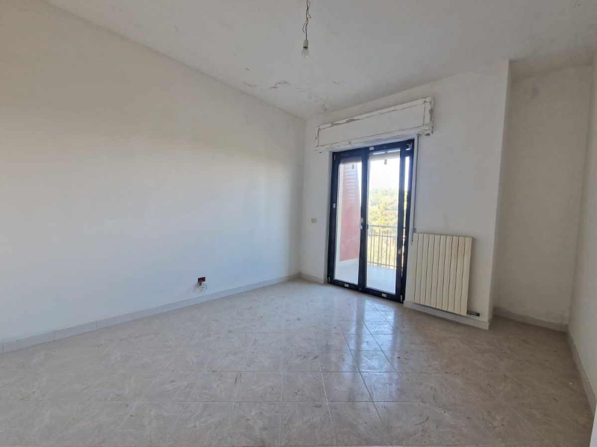 Appartamento di  5 vani /198 mq  a Trani (zona Capirro)