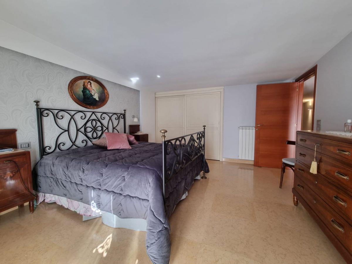 Attico / Duplex di  5 vani /178 mq  a Andria (zona Zona tra Viale Venezia Giulia e l'Ospedaletto )