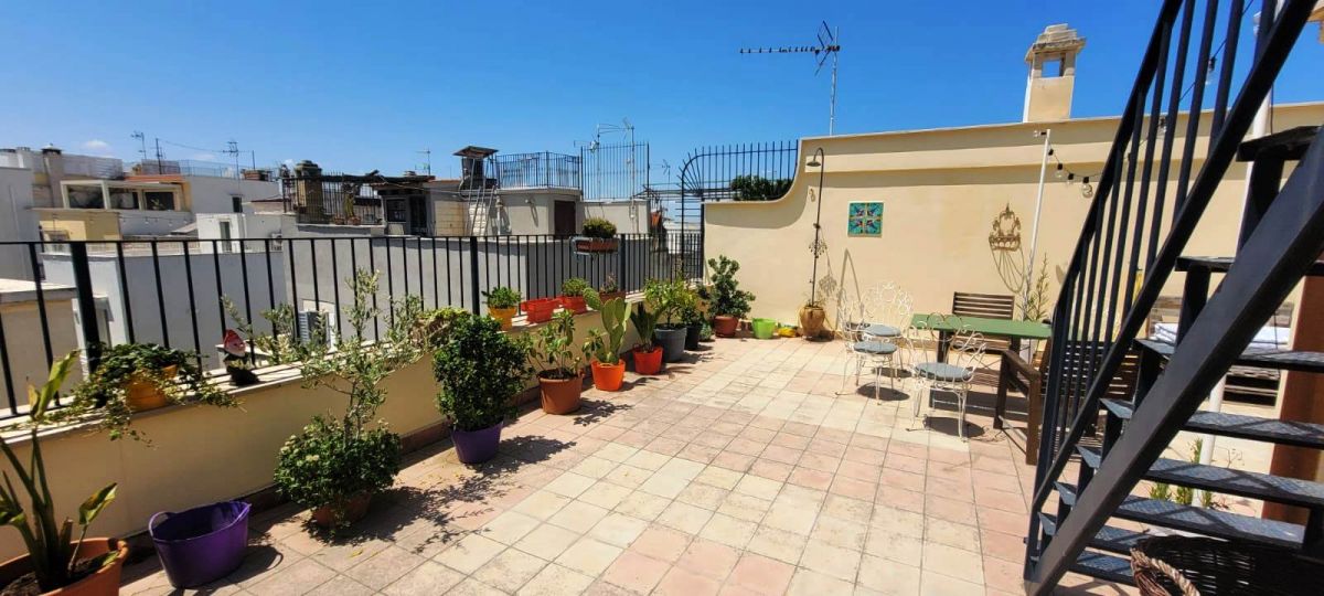 Casa indipendente di  6 vani /206 mq  a Trani (zona zona Porto)