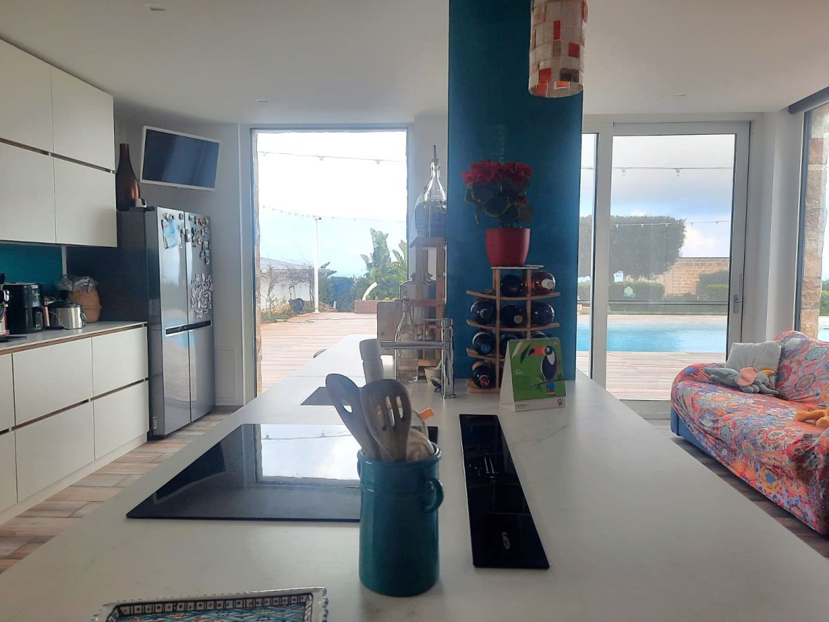 Villa (zona residenziale) di  8 vani /220 mq  a Polignano a Mare