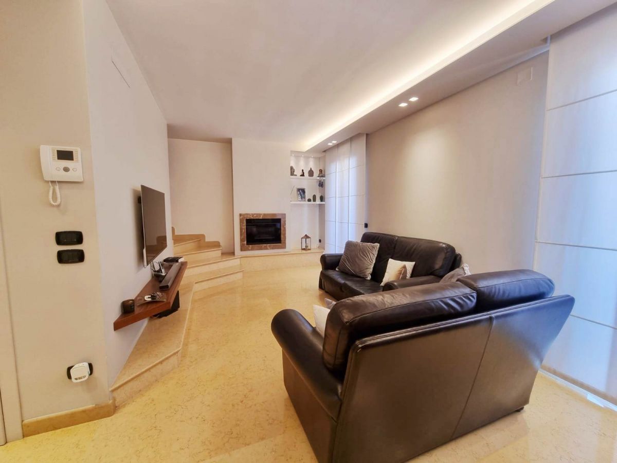 Attico / Duplex di  5 vani /178 mq  a Andria (zona Zona tra Viale Venezia Giulia e l'Ospedaletto )