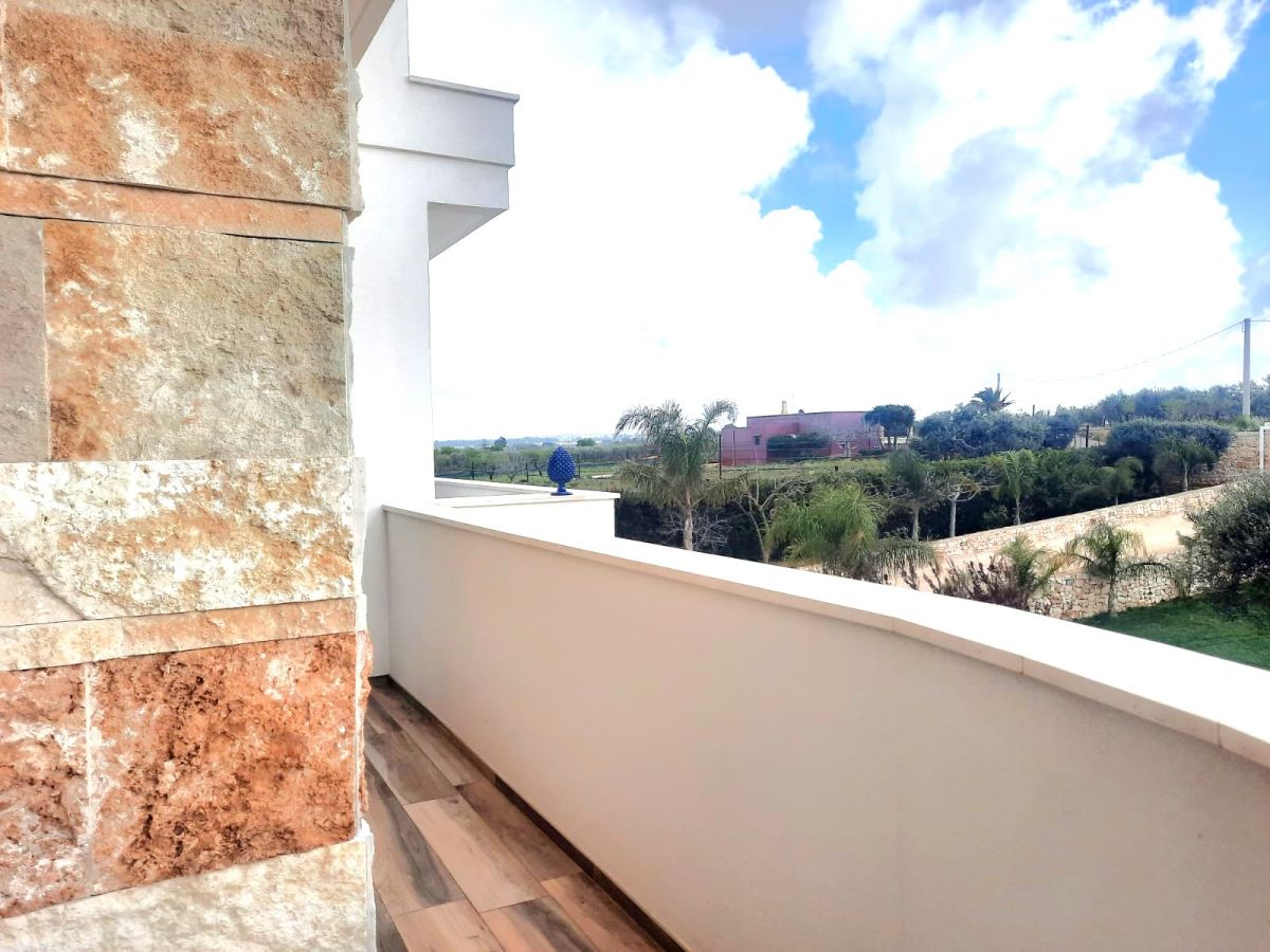 Villa (zona residenziale) di  8 vani /220 mq  a Polignano a Mare