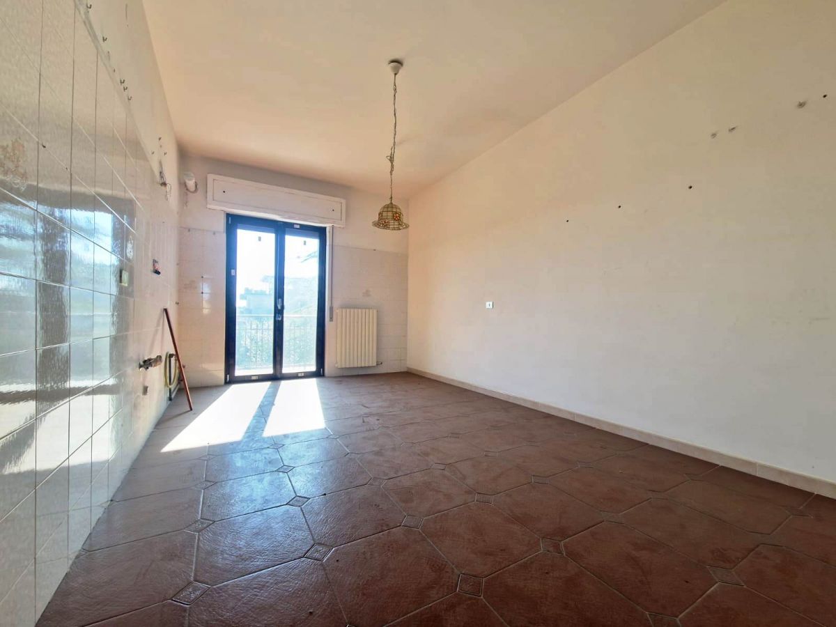 Appartamento di  5 vani /198 mq  a Trani (zona Capirro)