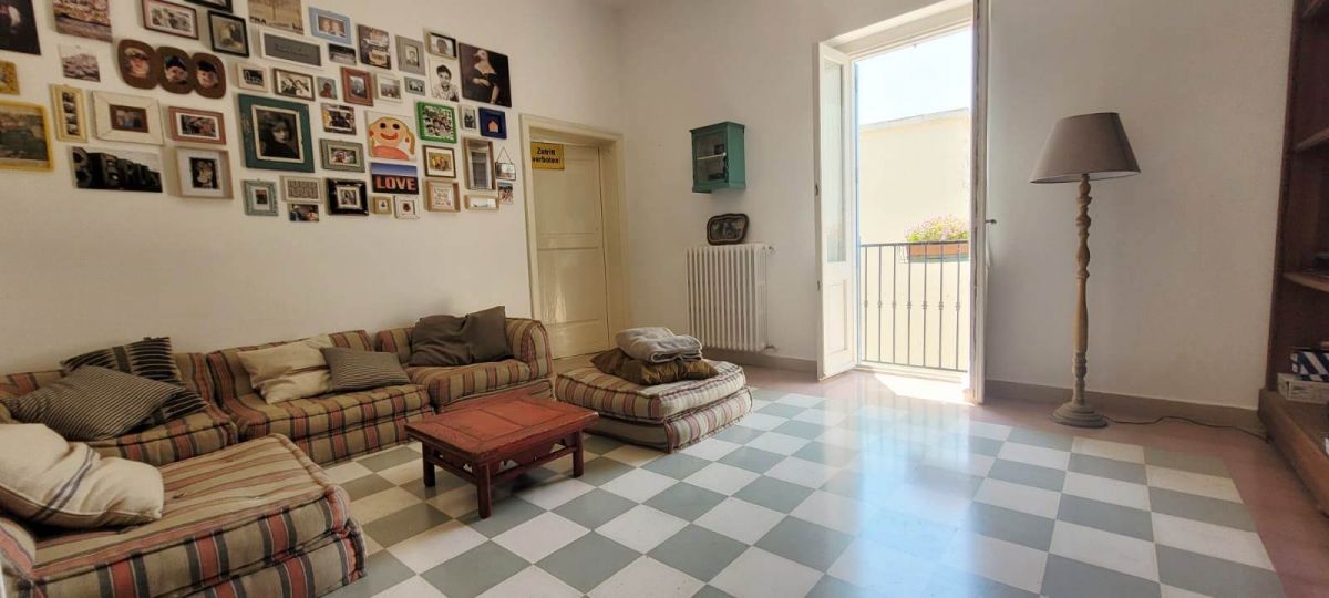 Casa indipendente di  6 vani /206 mq  a Trani (zona zona Porto)