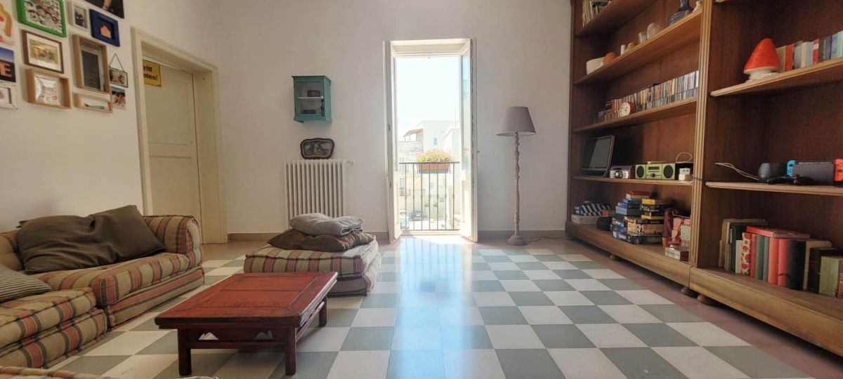 Casa indipendente di  6 vani /206 mq  a Trani (zona zona Porto)