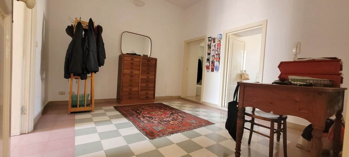 Casa indipendente di  6 vani /206 mq  a Trani (zona zona Porto)