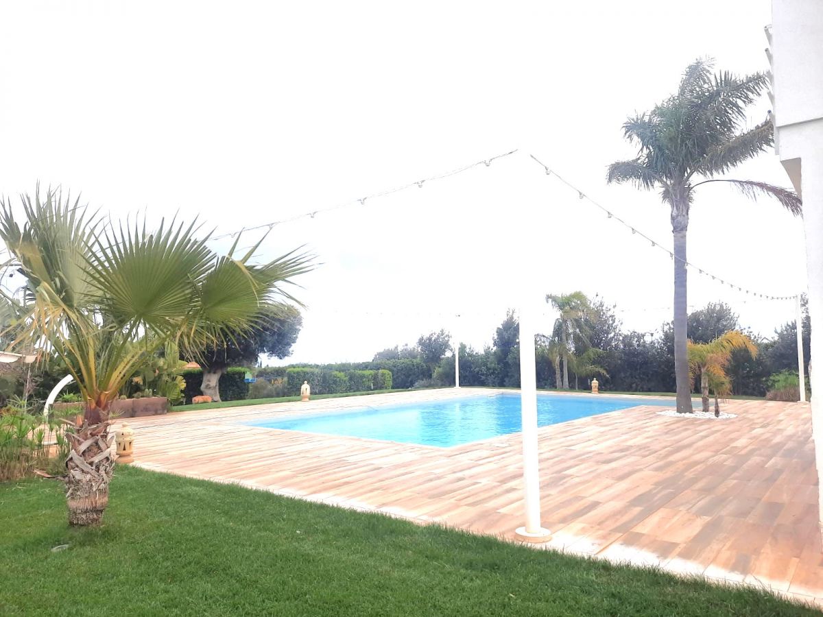 Villa (zona residenziale) di  8 vani /220 mq  a Polignano a Mare