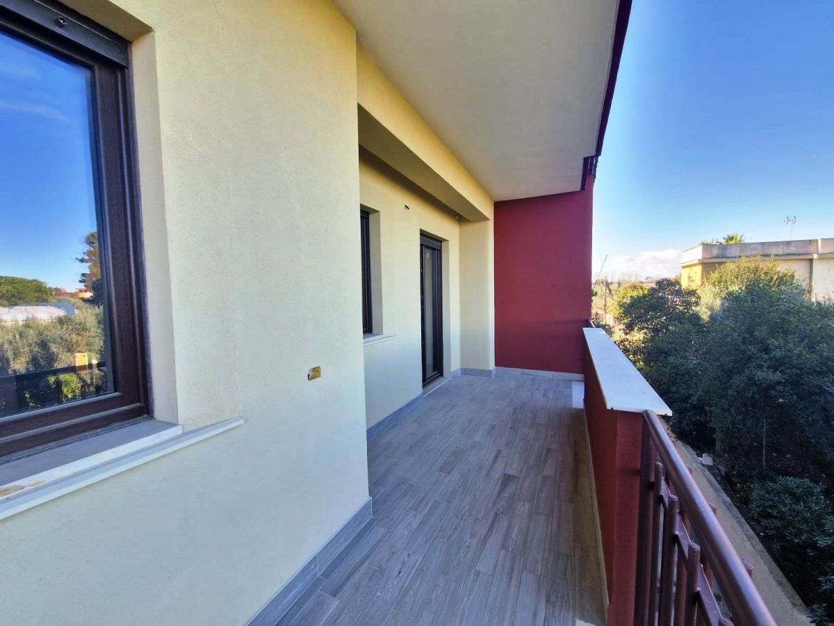 Appartamento di  5 vani /198 mq  a Trani (zona Capirro)