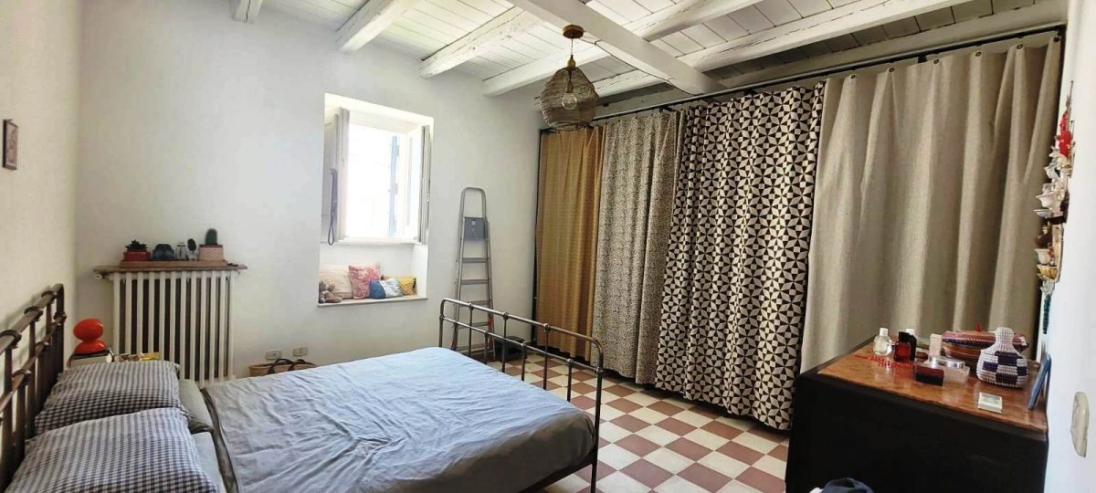 Casa indipendente di  6 vani /206 mq  a Trani (zona zona Porto)