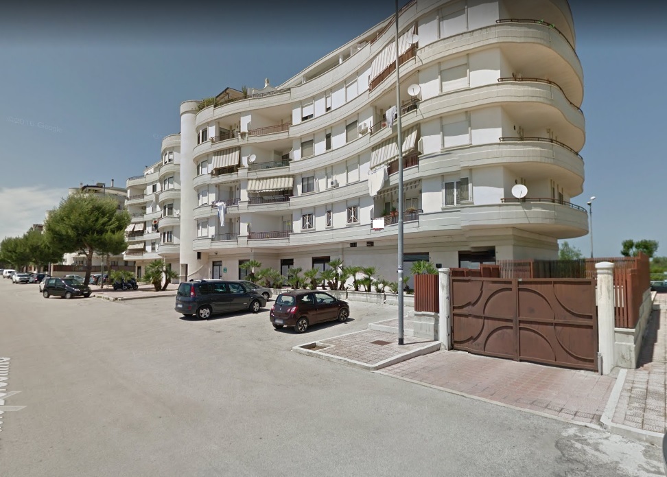 Appartamento di  3 vani /124 mq  a Trani (zona Sud)