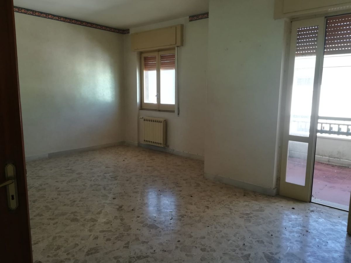 Appartamento di  3 vani /135 mq  a Cassano delle Murge (zona Centrale)