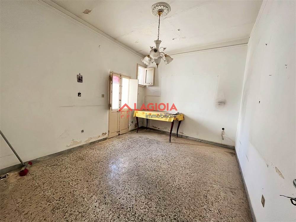 Casa indipendente di  3 vani /60 mq  a Cellamare (zona centro)