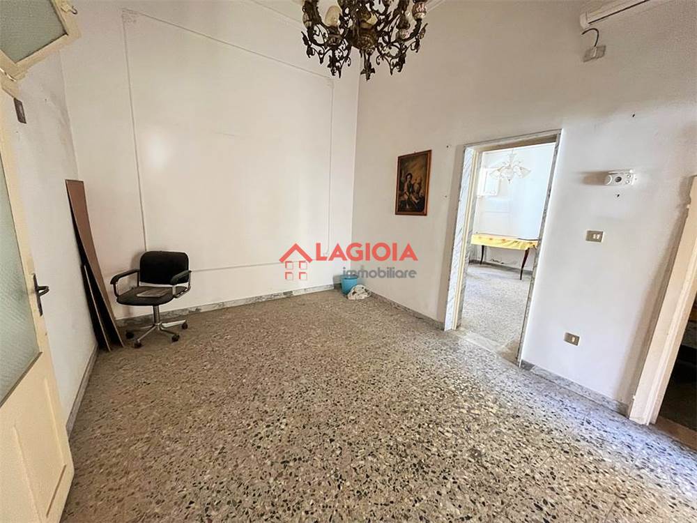 Casa indipendente di  3 vani /60 mq  a Cellamare (zona centro)