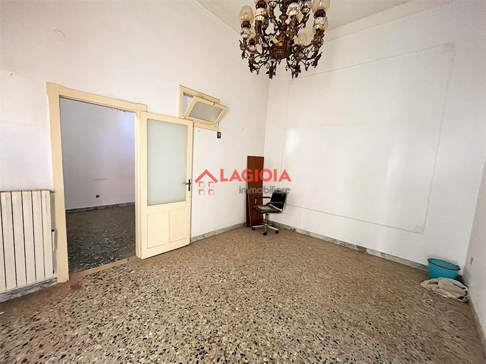 Casa indipendente di  3 vani /60 mq  a Cellamare (zona centro)