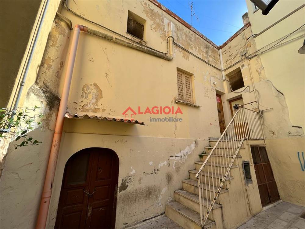 Casa indipendente di  3 vani /60 mq  a Cellamare (zona centro)