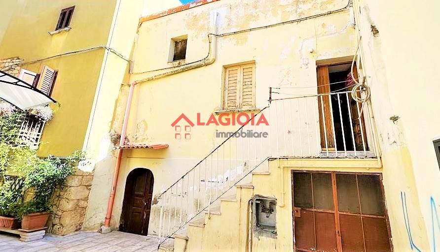 Casa indipendente di  3 vani /60 mq  a Cellamare (zona centro)