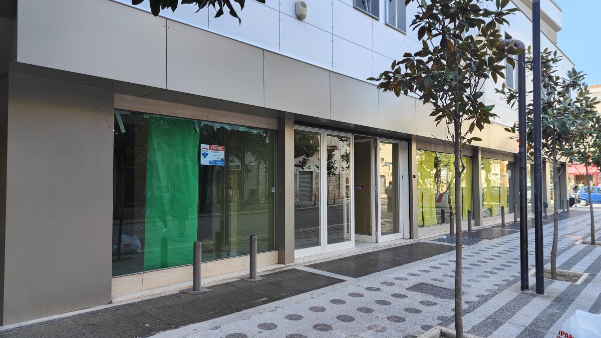 Negozio di 306 mq Corso Cavour a Andria (zona Centralissima)