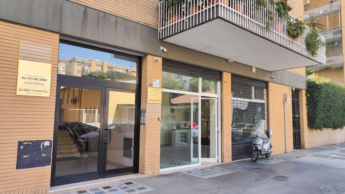 Locale commerciale / Negozio di 135 mq  a Bari - Poggiofranco