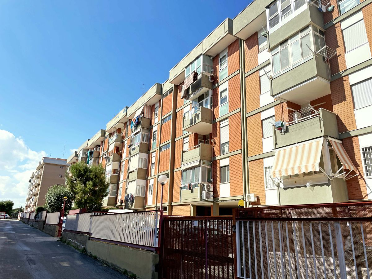 Appartamento di  3 vani /120 mq  a Bari - San Paolo (zona Breda)