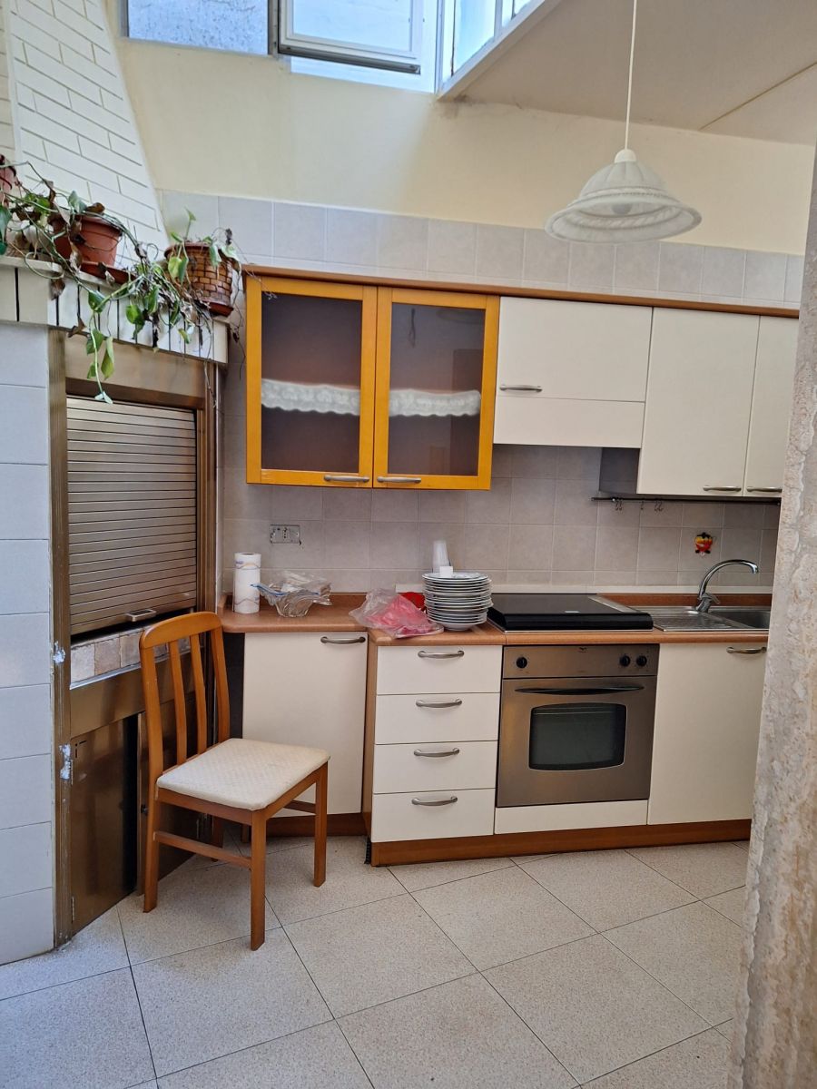 Casa indipendente di  2 vani /110 mq  a Noicattaro (zona zona villa)