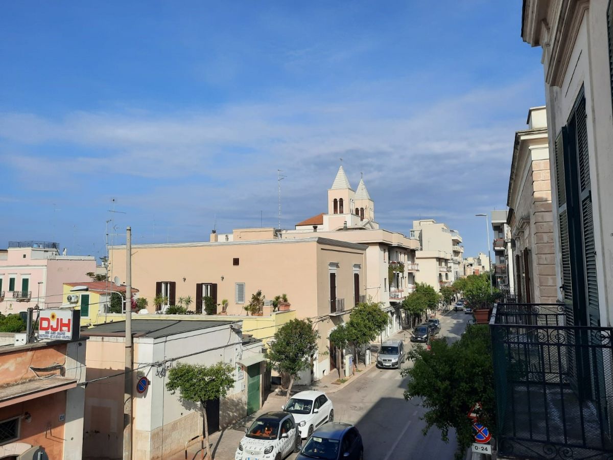 Appartamento di  3 vani /150 mq  a Bari - Santo Spirito (zona via napoli)