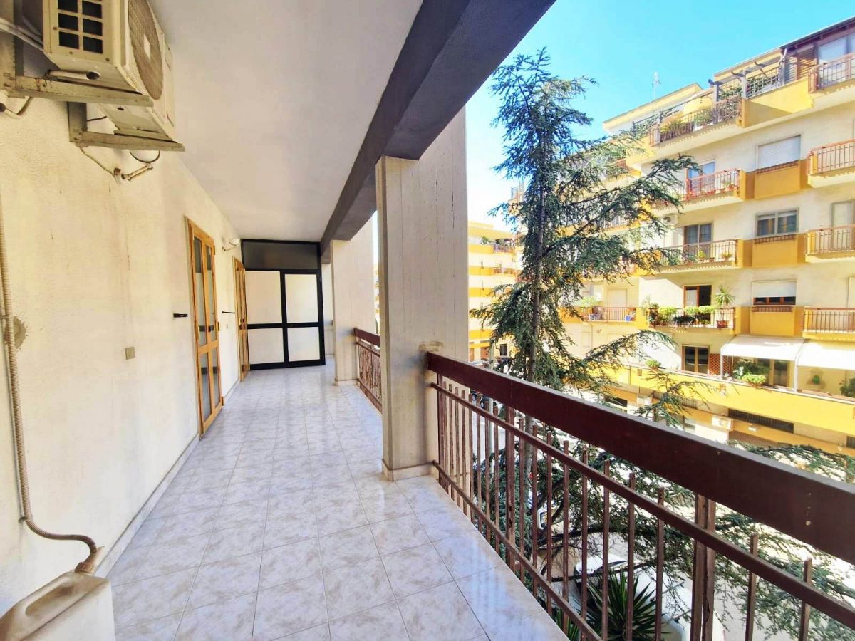 Appartamento di  4 vani /169 mq  a Trani (zona Zona Ospedale)