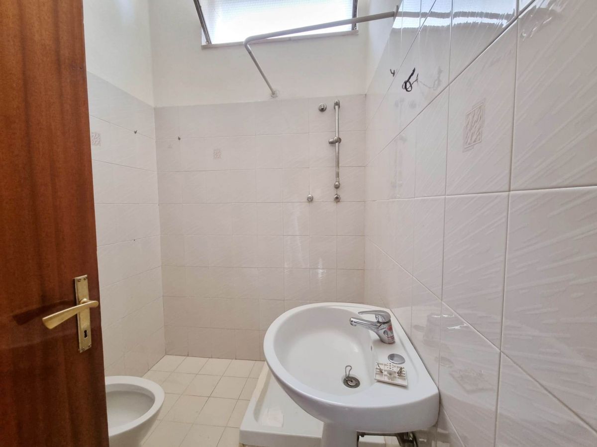 Appartamento di  5 vani /163 mq  a Trani (zona Centro)