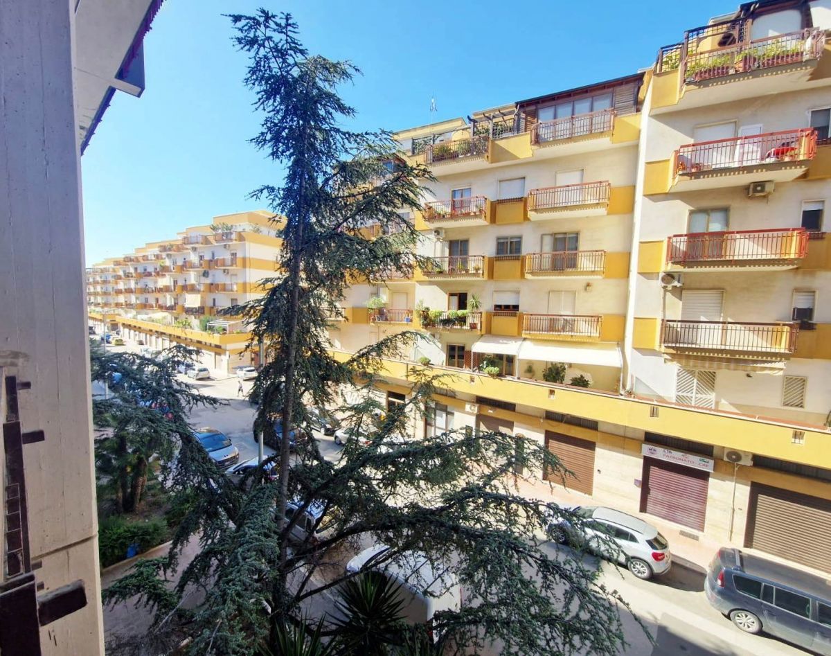 Appartamento di  4 vani /169 mq  a Trani (zona Zona Ospedale)