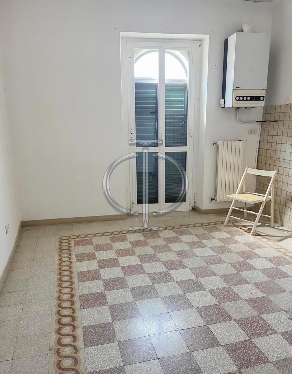 Palazzo / Stabile/200 mq  a Bari - Murat (zona Borgo Antico)