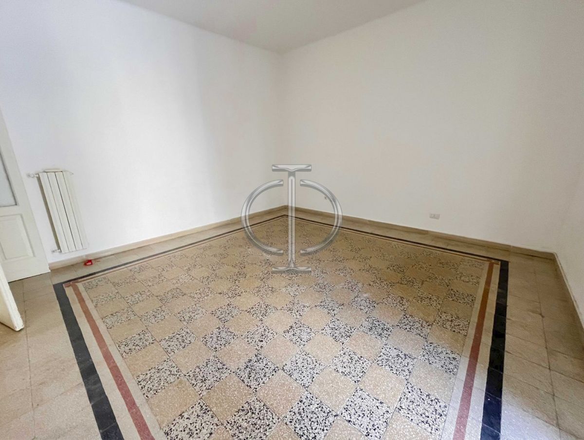 Palazzo / Stabile/200 mq  a Bari - Murat (zona Borgo Antico)