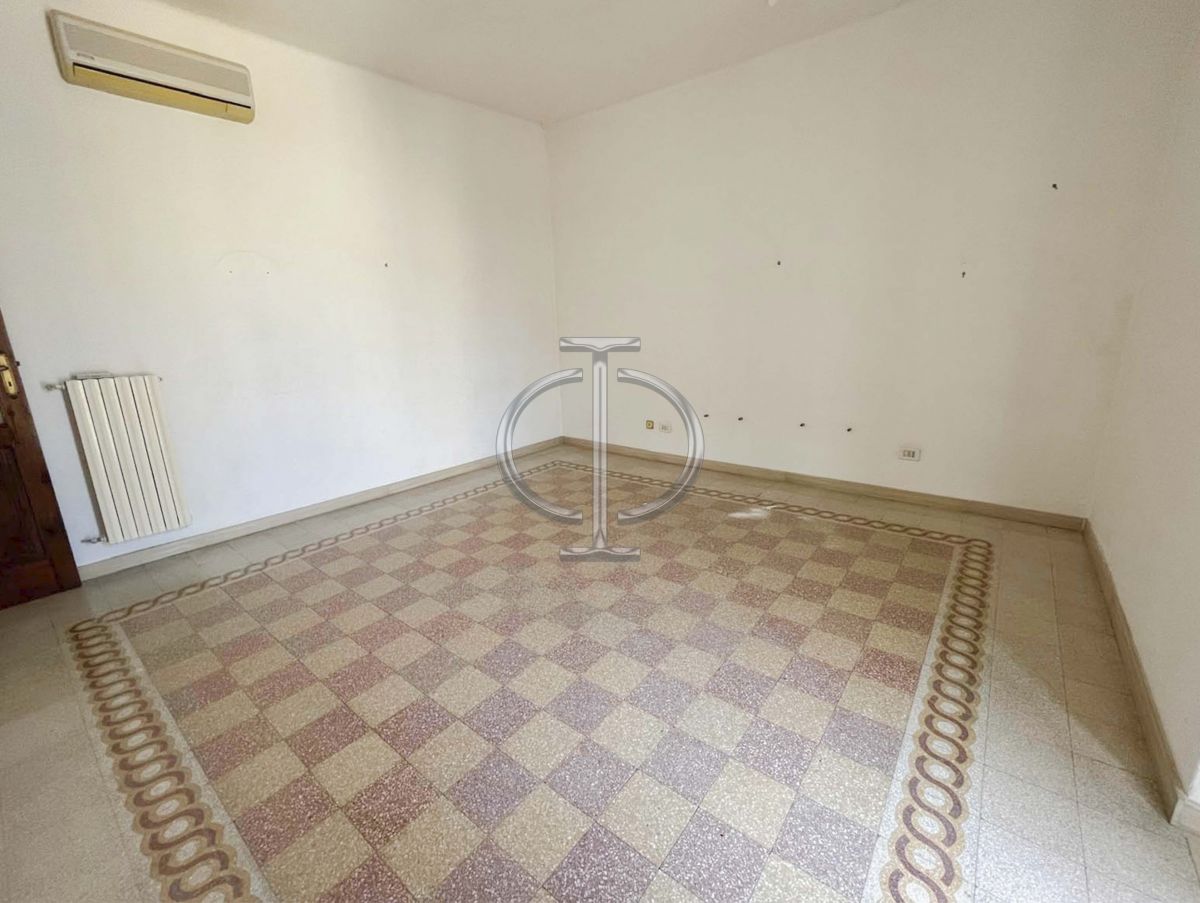 Palazzo / Stabile/200 mq  a Bari - Murat (zona Borgo Antico)