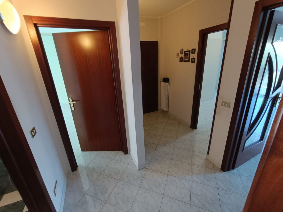 Appartamento di  4 vani /95 mq  a Andria (zona VIA BISCEGLIE)