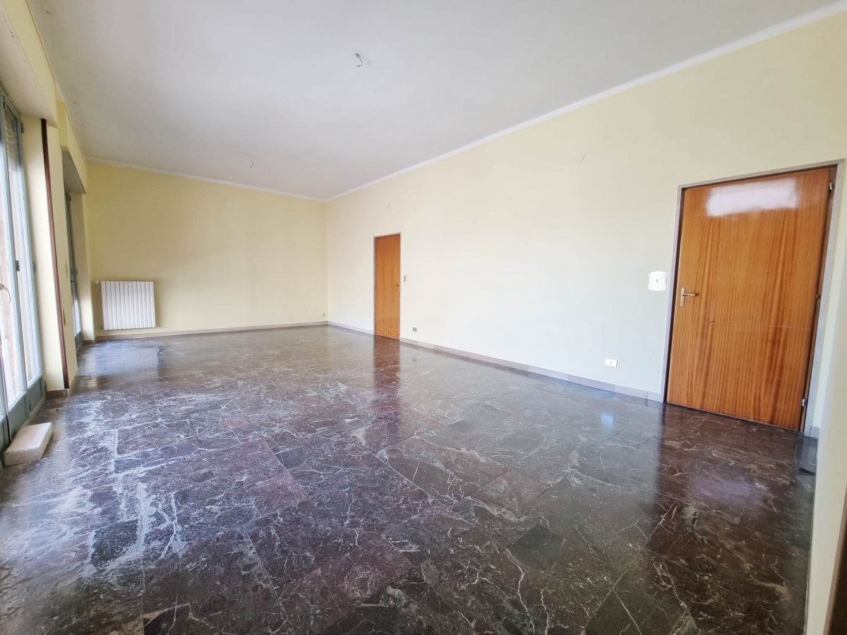 Appartamento di  5 vani /163 mq  a Trani (zona Centro)