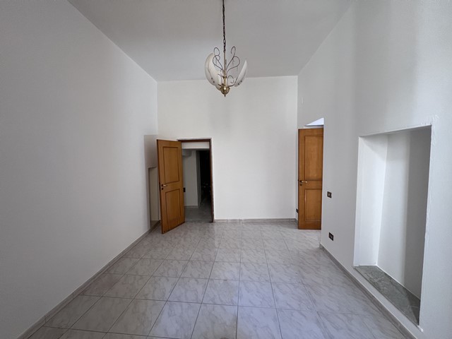 Appartamento di  2 vani /100 mq  a Ruvo di Puglia (zona 70037)