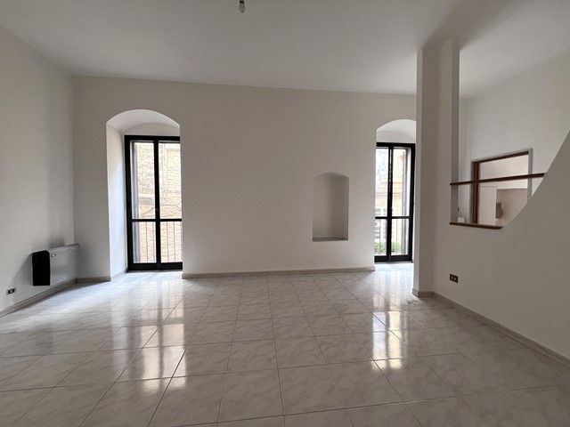 Appartamento di  2 vani /100 mq  a Ruvo di Puglia (zona 70037)