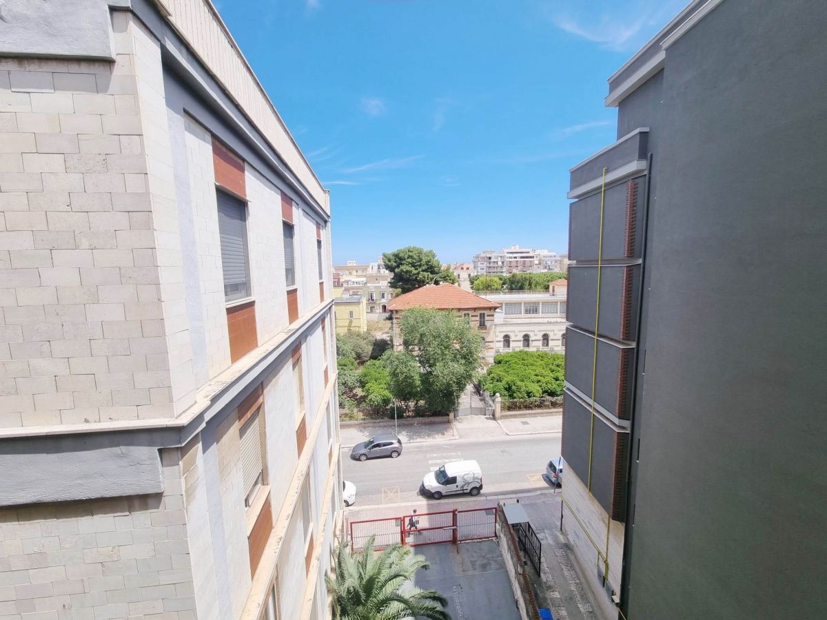 Appartamento di  5 vani /163 mq  a Trani (zona Centro)