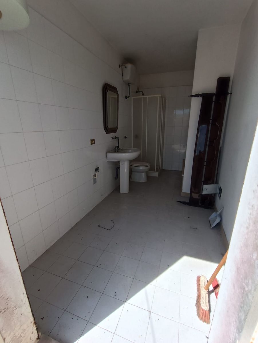 Appartamento di  4 vani /95 mq  a Andria (zona VIA BISCEGLIE)