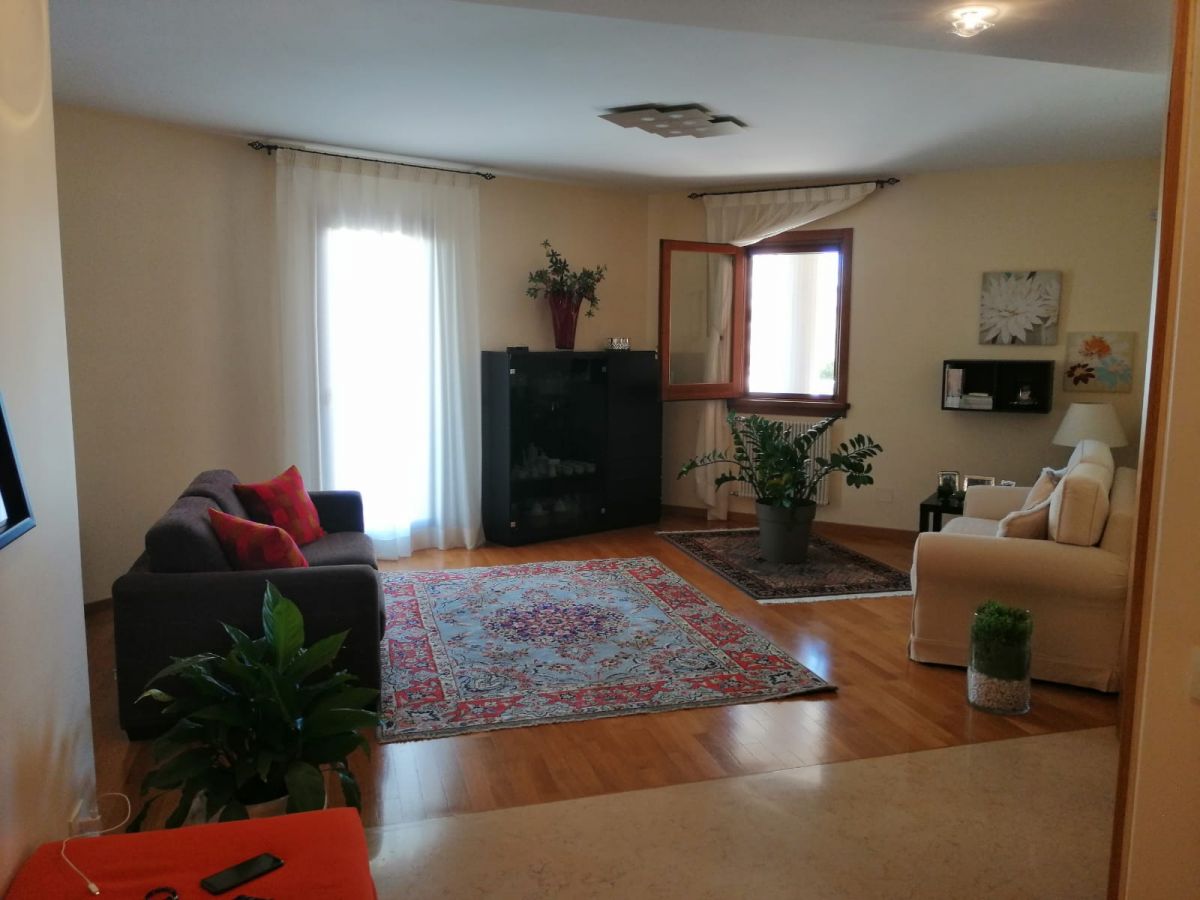 Appartamento di  6 vani /230 mq  a Andria (zona CENTRO)