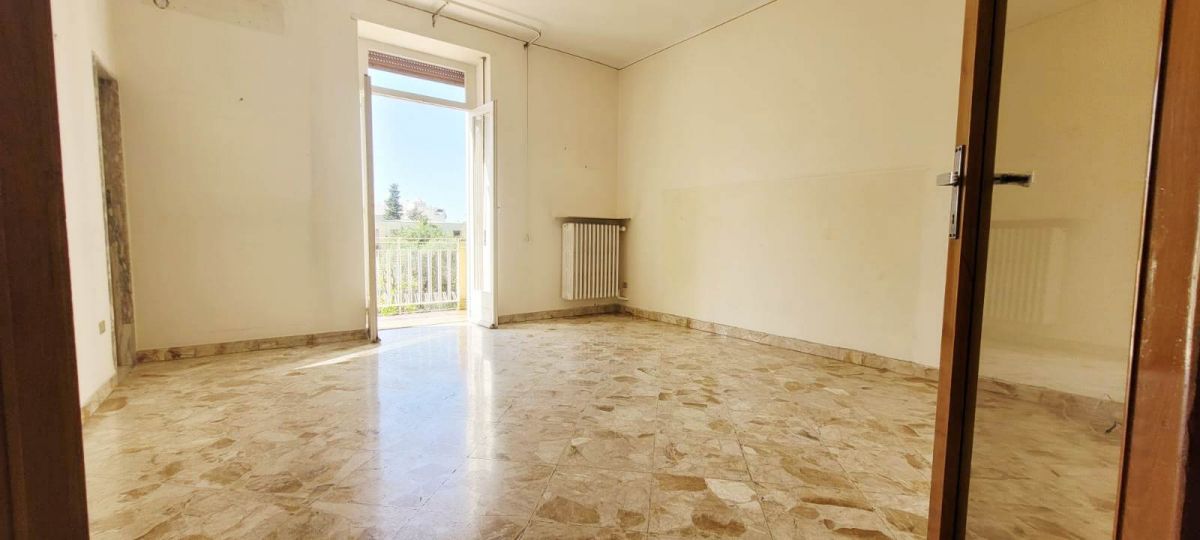 Palazzo / Stabile di  4 vani /120 mq  a Andria (zona Centro)