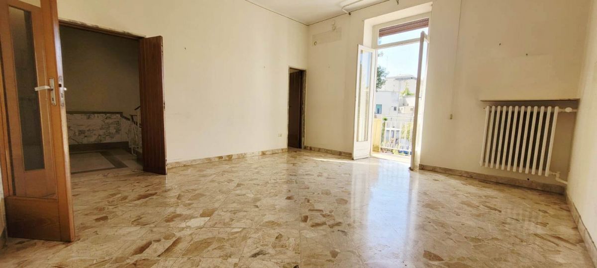 Palazzo / Stabile di  4 vani /120 mq  a Andria (zona Centro)