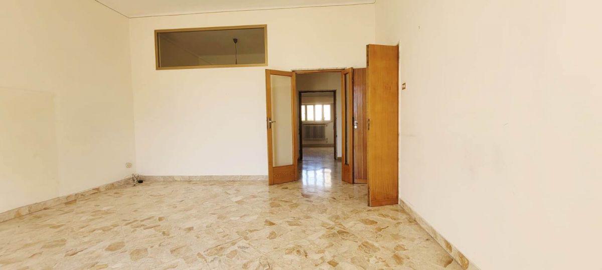 Palazzo / Stabile di  4 vani /120 mq  a Andria (zona Centro)