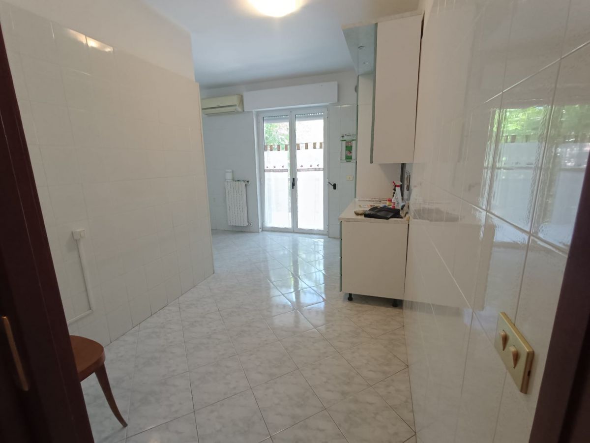 Appartamento di  4 vani /95 mq  a Andria (zona VIA BISCEGLIE)