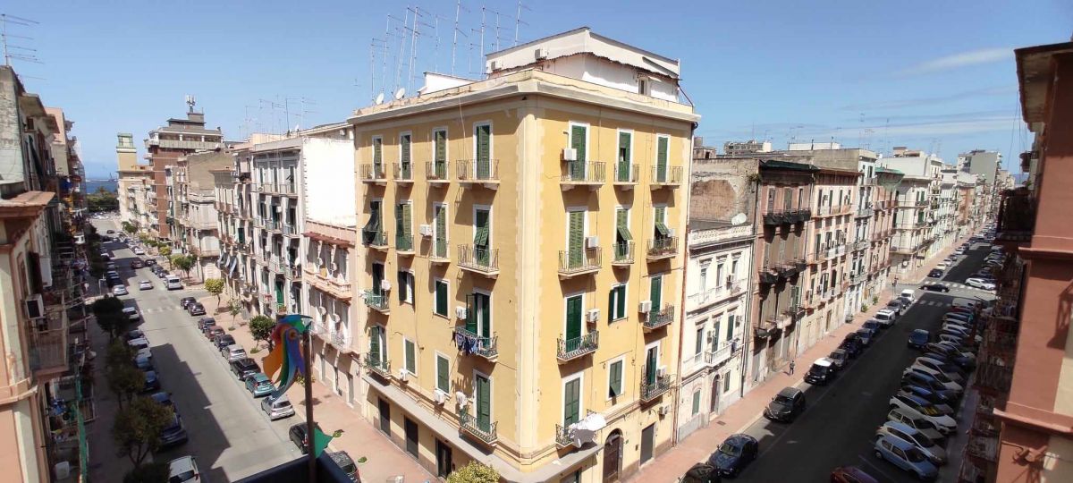 Appartamento di  4 vani /126 mq  a Taranto (zona Ospedale - Lungomare)