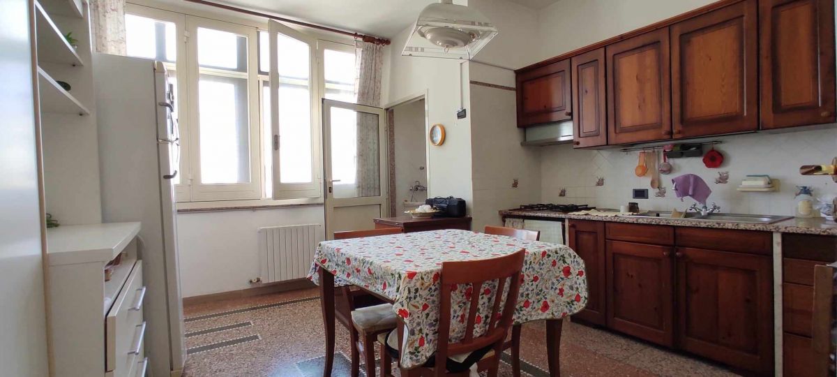 Appartamento di  4 vani /126 mq  a Taranto (zona Ospedale - Lungomare)