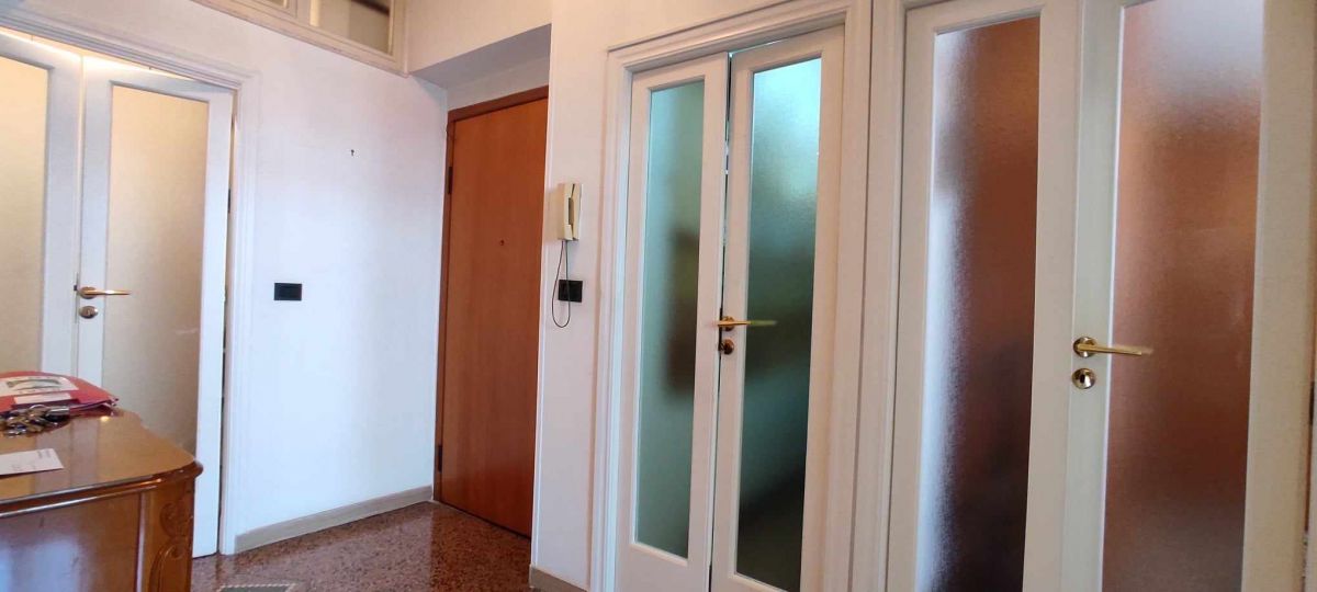 Appartamento di  4 vani /126 mq  a Taranto (zona Ospedale - Lungomare)