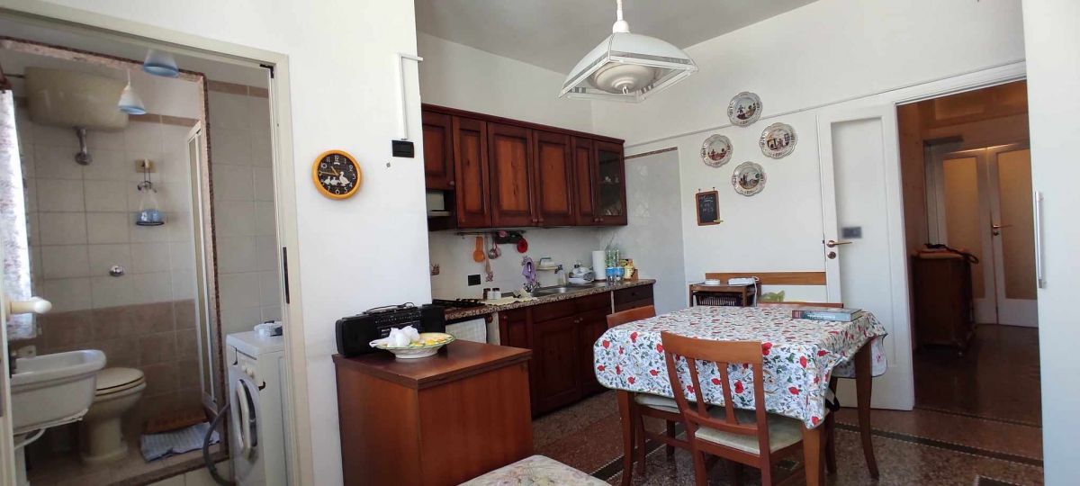 Appartamento di  4 vani /126 mq  a Taranto (zona Ospedale - Lungomare)